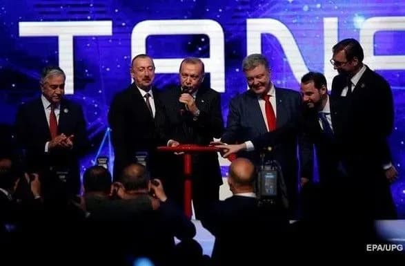 u-minenergovugillya-otsinili-shansi-gazovogo-khabu-ukrayini-i-turechchini