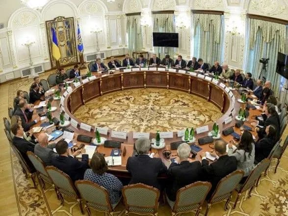 prezident-obgovoriv-z-delegatsiyeyu-politiko-bezpekovogo-komitetu-yes-krimskiy-mist