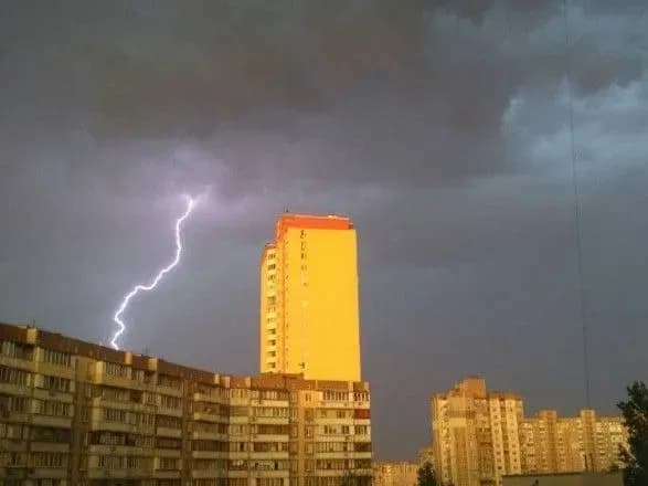 sogodni-v-kiyevi-ochikuyetsya-groza