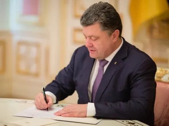 poroshenko-pidpisav-zakon-pro-prodovzhennya-vidpustok-viyskovim