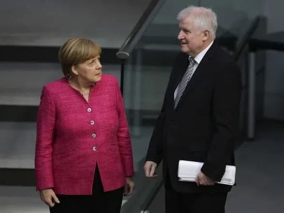 merkel-zayavila-scho-bizhentsi-ne-povinni-sami-obirati-mistse-prozhivannya-v-yevropi