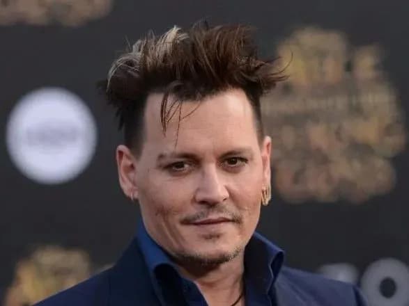 dzhonni-depp-rozpoviv-scho-vitrachaye-na-khoroshe-vino-desyatki-tisyach-dolariv