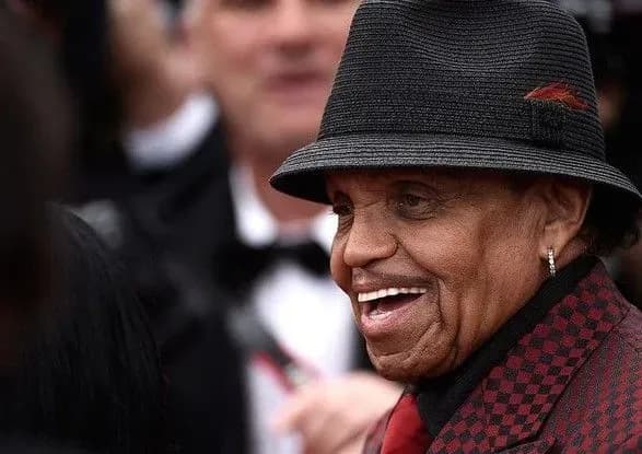 batko-maykla-dzheksona-pomer