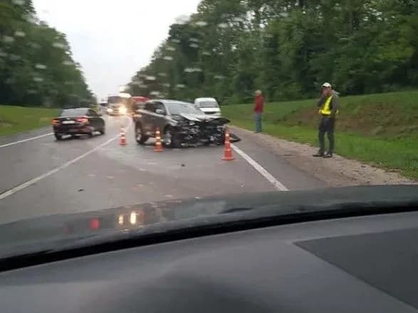 na-lvivschini-u-potriyne-dtp-potrapiv-posol-shveytsariyi