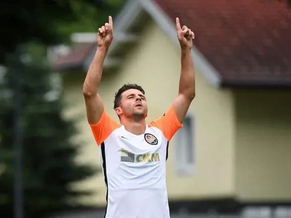 debyutniy-gol-moraesa-dopomig-shakhtaryu-rozgromiti-austriyu