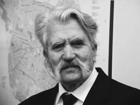 z-kogorti-spravzhnikh-geroyiv-poroshenko-nazvav-lukyanenka-simvolom-nezlamnosti-dukhu