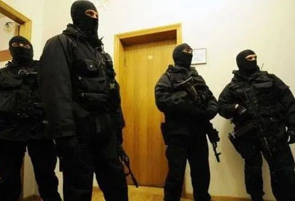 v-eks-golovi-apelyatsiynogo-sudu-ar-krim-proveli-obshuki