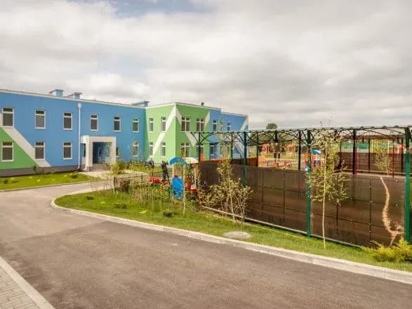 na-budivnitstvo-ditsadkiv-ta-likaren-u-19-oblastyakh-z-dfrr-spryamuyut-1-8-mlrd-grn