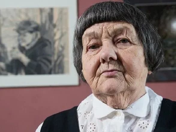 mati-savchenko-stala-na-kolina-v-sudi