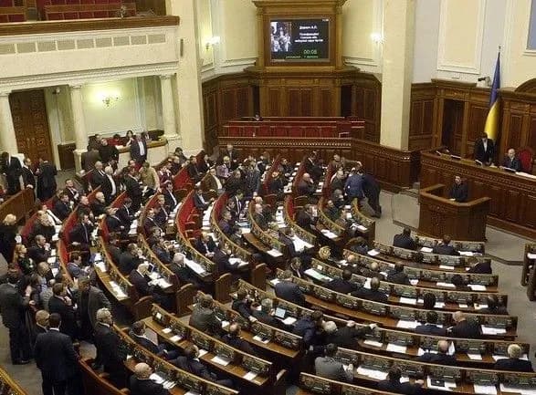 lutsenko-znyattya-deputatskoyi-nedotorkannosti-bude-rozglyanuto-voseni