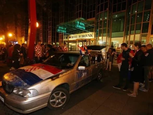 chs-2018-dlya-pidtrimki-natsionalnoyi-zbirnoyi-khorvatskiy-vbolivalnik-peretvoriv-mashinu-na-gril