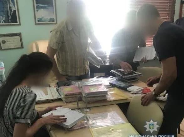 na-bukovini-vikrili-tsentr-yakiy-pidroblyav-dokumenti-dlya-viyizdu-za-kordon