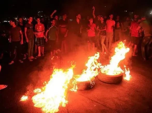 aktsiyi-protestu-v-iraku-ye-zhertvi-desyatki-poranenikh