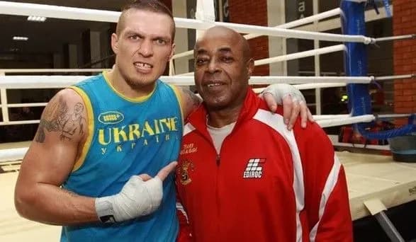 trener-bashir-usik-na-golovu-kraschiy-za-bellyu