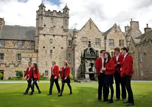 u-britanskikh-privatnikh-shkolakh-rizko-skorotilosya-chislo-uchniv-z-rosiyi