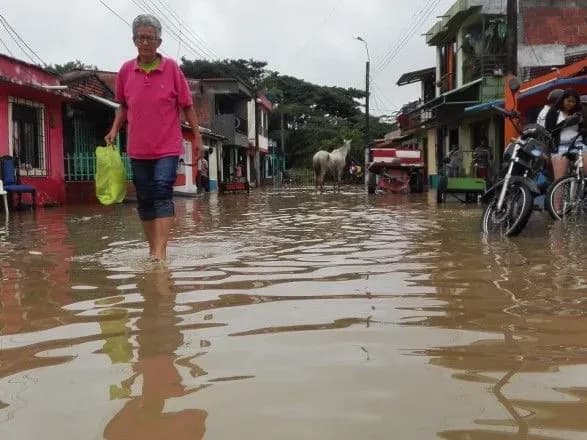 poveni-u-kolumbiyi-zagrozhuyut-spalakhom-zakhvoryuvan