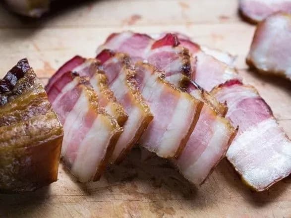 v-ukrayini-na-kopiyki-znizilasya-vartist-svinini-ta-sala