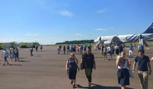 v-aeroportu-finlyandiyi-zagorivsya-pasazhirskiy-litak