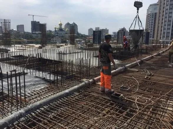 zabudovnik-pokazav-budivnitstvo-zhk-mirax