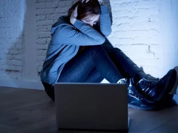 fotografichniy-shantazh-cholovik-vimagav-30-tis-dolariv-pogrozhuyuchi-zliti-kompromat