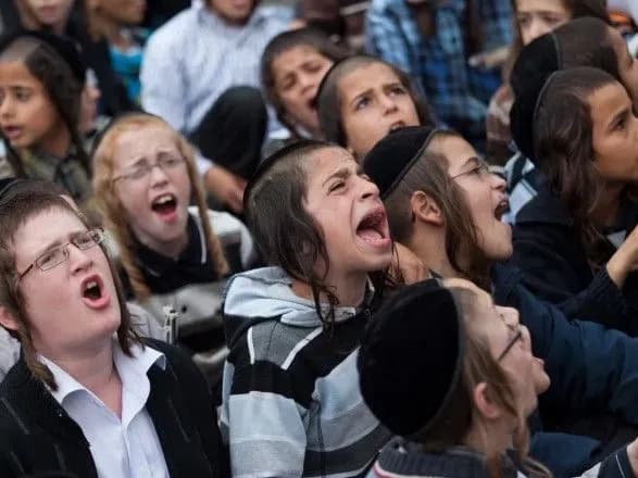 do-ukrayini-svyatkuvati-rosh-gashana-pribude-do-80-tisyach-palomnikiv-posol