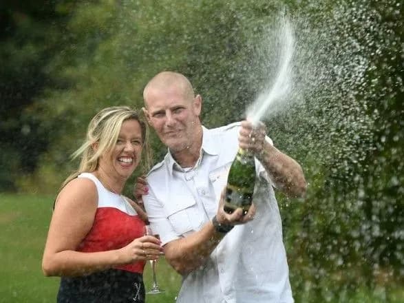 u-britaniyi-teslya-vigrav-1-3-mln-dol-u-lotereyu