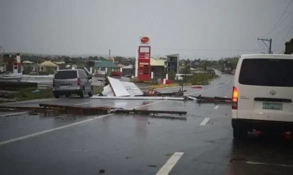 filippini-nakriv-potuzhniy-tayfun