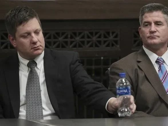 u-chikago-politseyskogo-viznali-vinnim-u-vbivstvi-temnoshkirogo-pidlitka