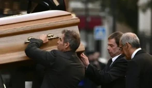 aznavura-pokhovali-u-rodinniy-usipalnitsi-nepodalik-vid-parizha