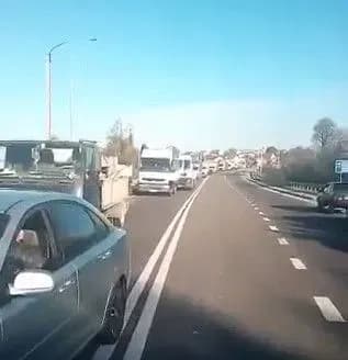 na-lvivschini-vodiyi-zablokuvali-trasu-kiyiv-chop