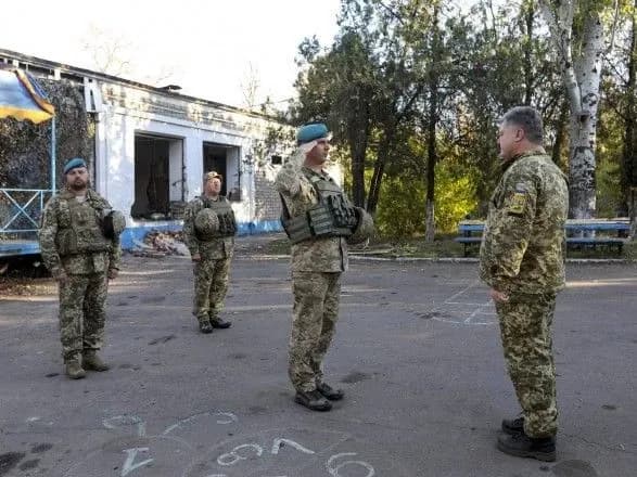 poroshenko-vidvidav-prifrontove-shirokine