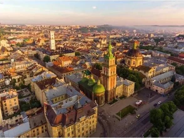 u-lvovi-rozpochavsya-opalyuvalniy-sezon