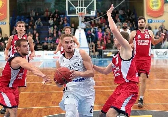 basketbolist-zbirnoyi-ukrayini-stav-gravtsem-klubu-nba-vashingtona