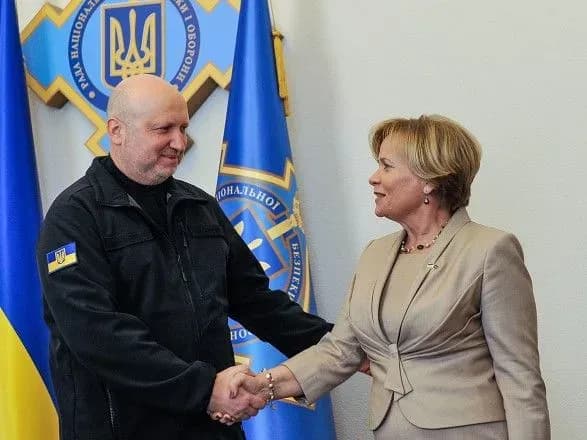 turchinov-i-prezident-pa-nato-obgovorili-strategiyu-protidiyi-rf
