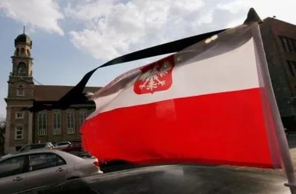 u-varshavi-pochali-demontuvati-pamyatnik-radyanskim-soldatam