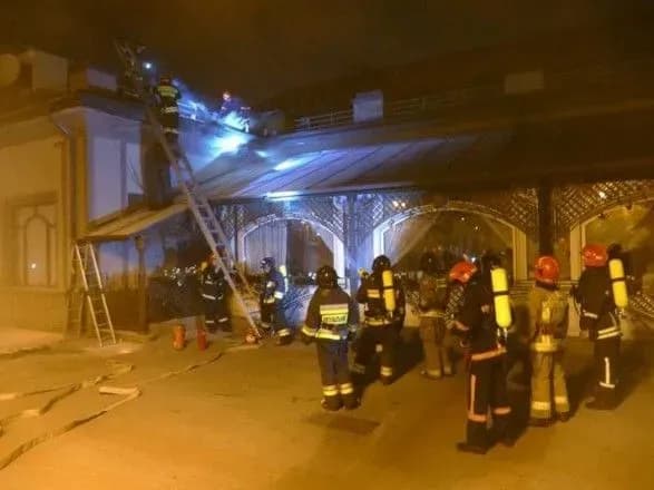 v-ivano-frankivsku-na-dakhu-restoranu-stalas-pozhezha