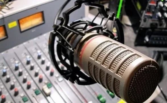 parubiy-pidpisav-postanovu-schodo-sanktsiy-proti-nizki-telekanaliv