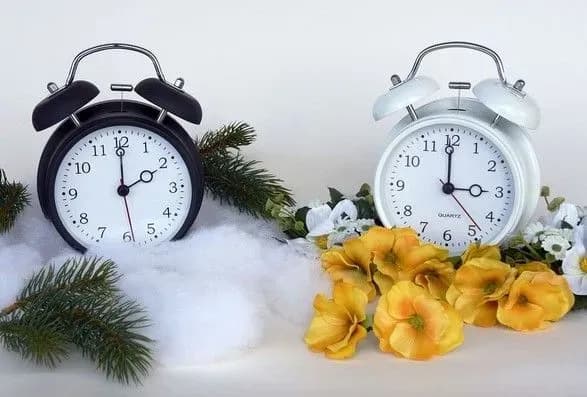 ukrayina-vnochi-pereyde-na-zimoviy-chas-1