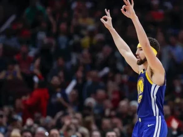 basketbolist-golden-steyt-vstanoviv-rekord-nba-za-kilkistyu-vluchnikh-triochkovikh