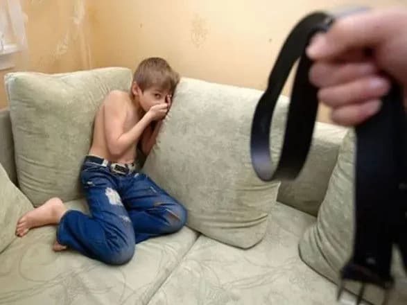 polovina-ukrayintsiv-vvazhaye-scho-shlopati-ditinu-tse-normalno