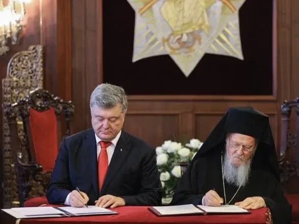 poroshenko-i-varfolomiy-pidpisali-ugodu-pro-stvorennya-nezalezhnoyi-ukrayinskoyi-tserkvi