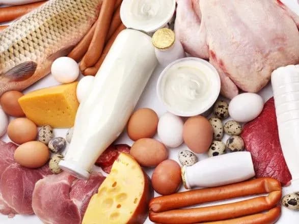 v-ukrayini-podeshevshali-khlib-svinina-ta-kuryatina