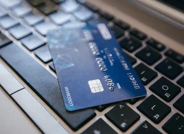 ukrayintsyam-dozvolili-distantsiyno-vidkrivati-rakhunki-u-bankakh