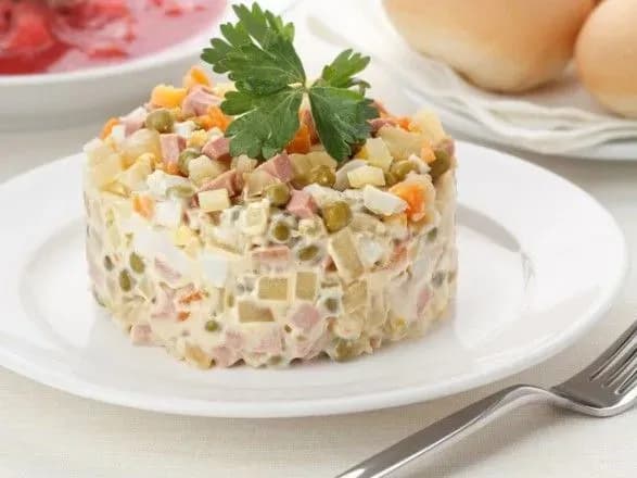 salat-olivye-za-rik-podorozhchav-mayzhe-na-tretinu