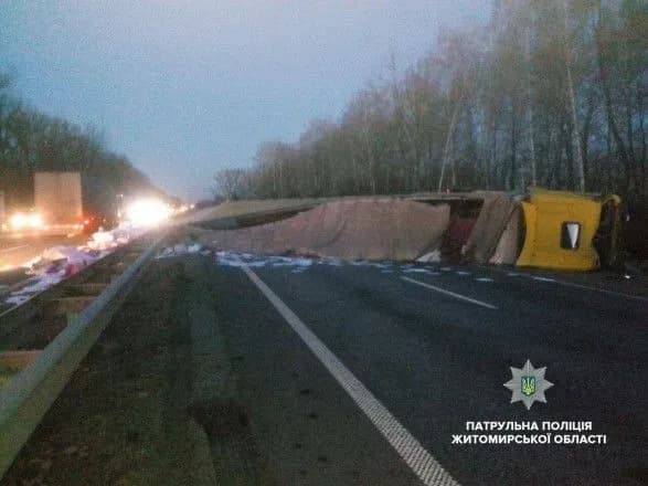 rukh-u-napryamku-zhitomira-uskladneno-cherez-dtp-iz-furoyu