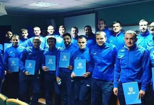 eks-futbolisti-devich-gusyev-i-edmar-otrimali-trenerski-diplomi