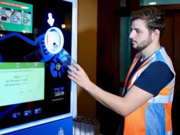 zhiteli-stambulu-mozhut-zaplatiti-za-metro-porozhnimi-plyashkami