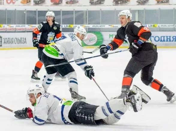 khokeyisti-kremenchuka-zavoyuvali-somu-pospil-zvityagu-v-ukhl