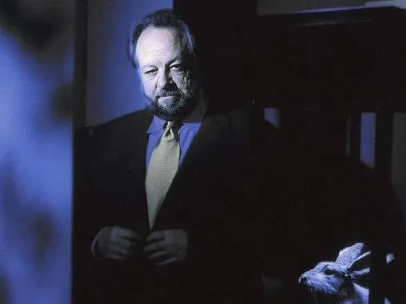 pomer-amerikanskiy-aktor-i-ilyuzionist-riki-dzhey