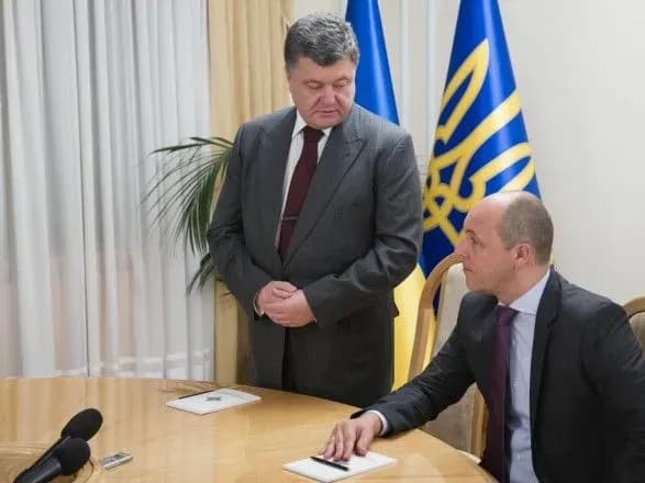 poroshenko-obgovoryuye-z-parubiyem-detali-ukazu-schodo-voyennogo-stanu